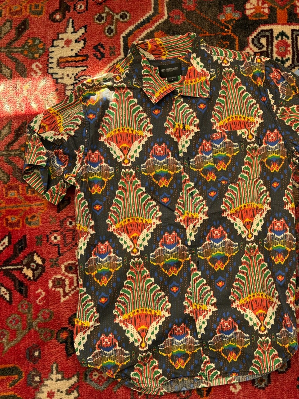 Men's Short-Sleeve Patterned Shirt OBEY SIZE MEDIUM.